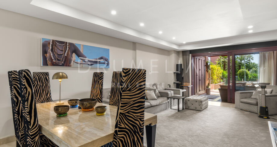Elegant Ground Floor Apartment with Private Garden
