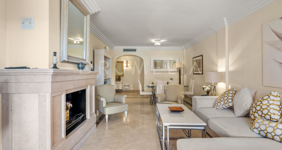 Elegant leilighet i første etasje med romslig, overbygd terrasse i Vasari Resort, Nueva Andalucía