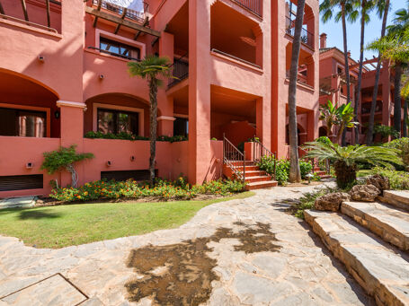 Elegant appartement op de begane grond met ruim overdekt terras in Vasari Resort, Nueva Andalucía