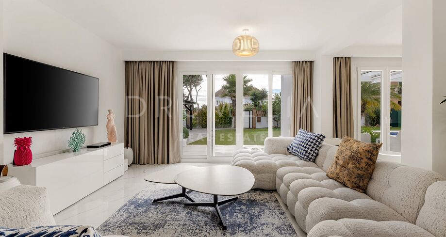 Renovated beachside villa in Marbesa, Marbella East