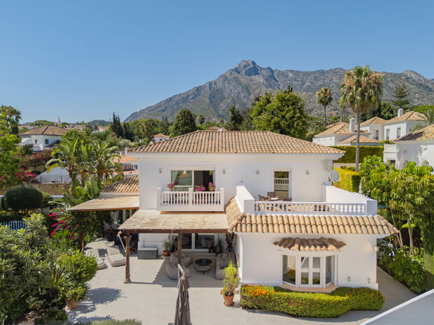 Villa in Los Llanos de Nagüeles. Opportunity for investors near Sierra Blanca, Marbella