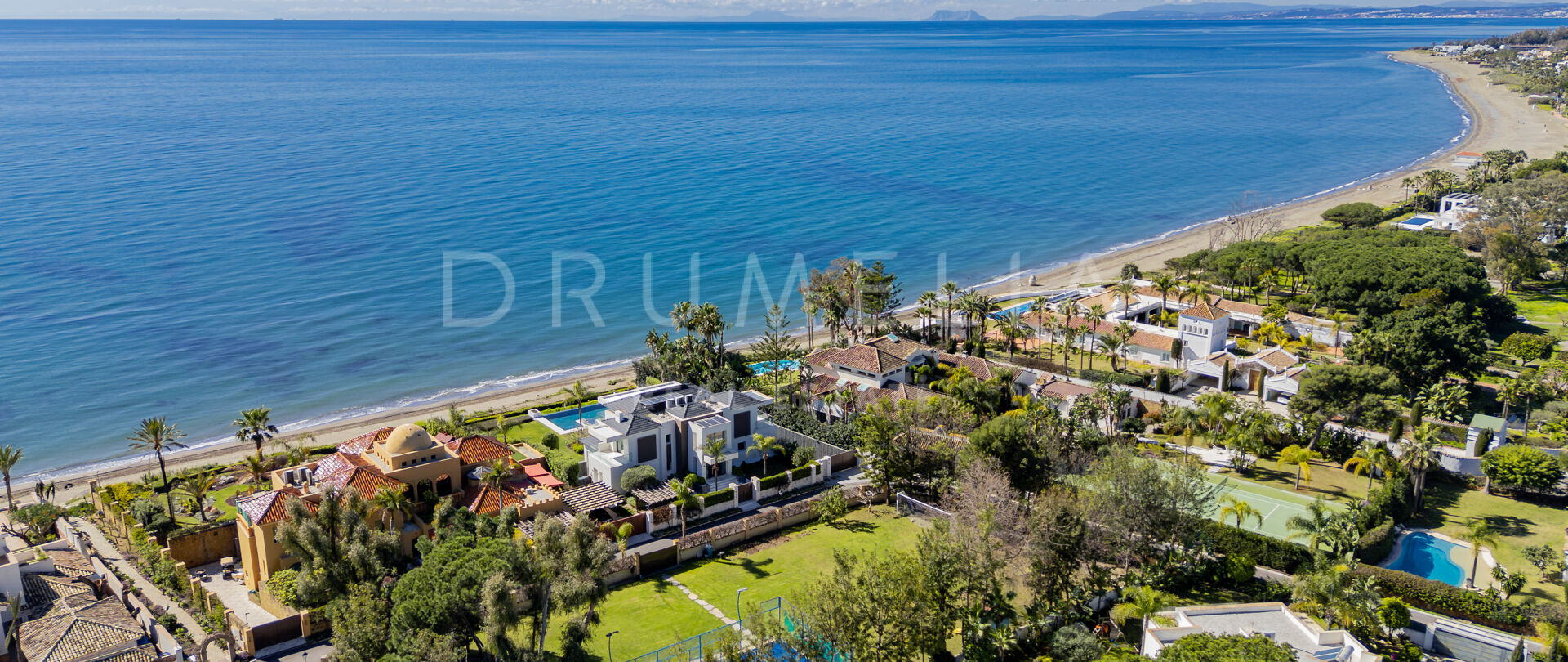 One of two plots near the beach in El Paraiso Barronal with the potential to build two villas