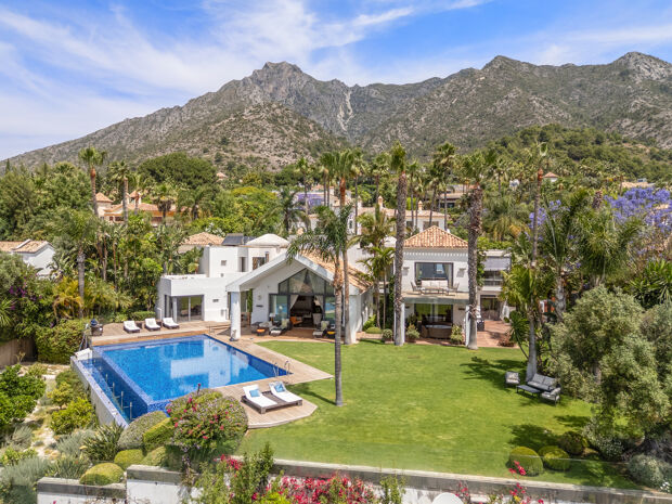 Villa with Spectacular Panoramic Sea Views in Sierra Blanca