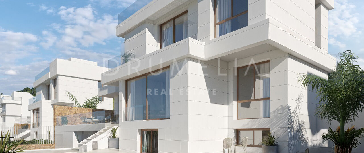 New Development - Contemporary Frontline Golf Villa with Sea Views in Estepona