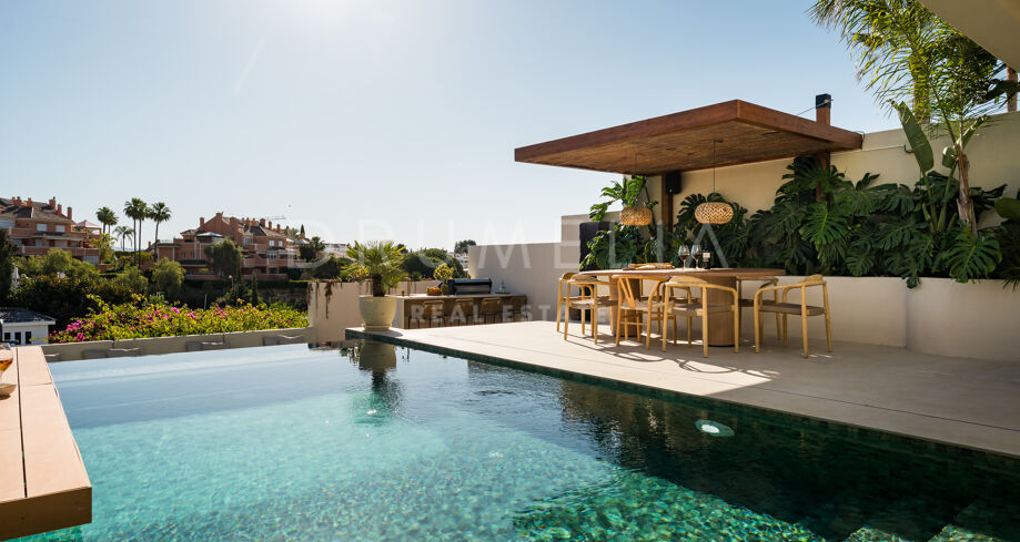 Renovated Contemporary Villa with Panoramic Sea Views in Nueva Andalucía