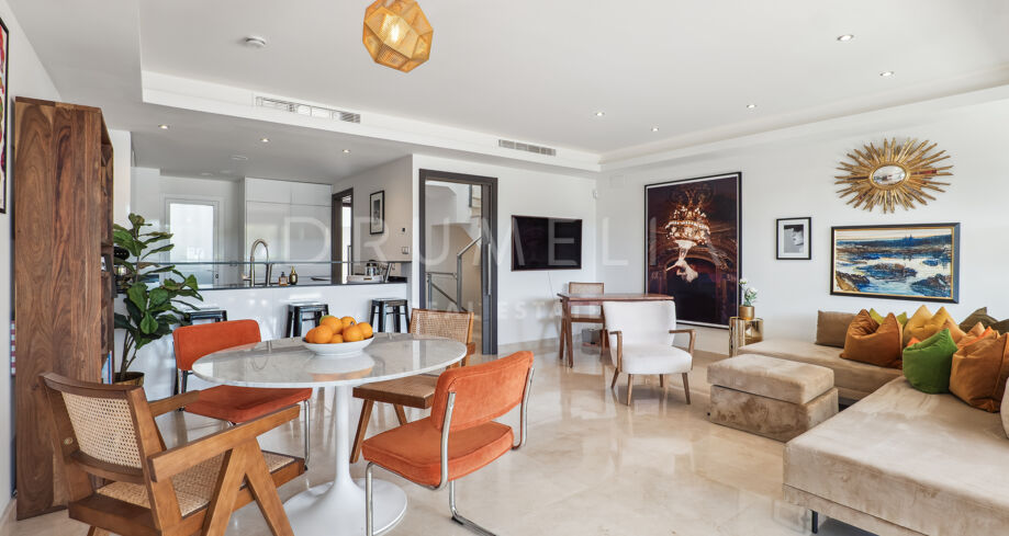 3 Bedroom Townhouse with Panoramic Views on the Golden Mile