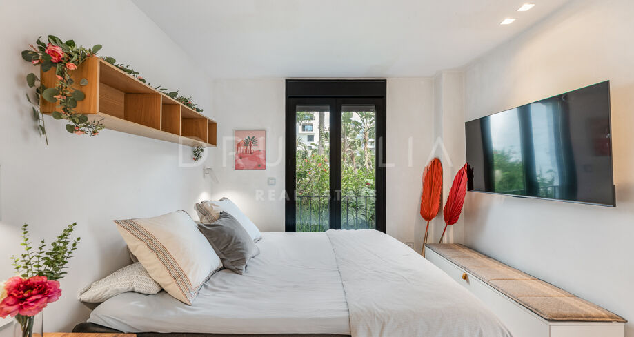 Stunning recently renovated ground-floor apartment in Jardines del Puerto, Puerto Banús