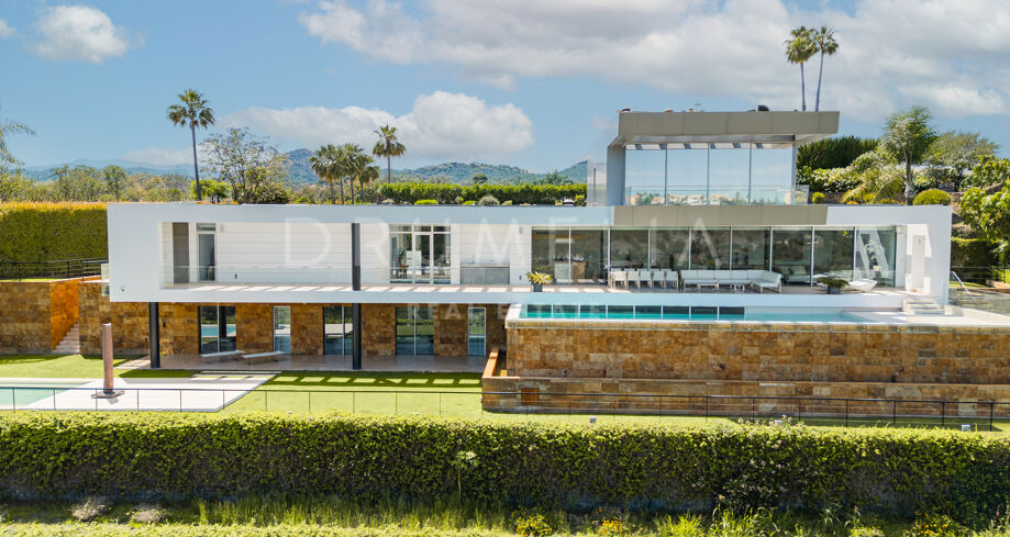Villa Kasia - Zeitgenössische Villa mit Panoramablick auf Meer und Berge zum Verkauf in Los Arqueros, Benahavís