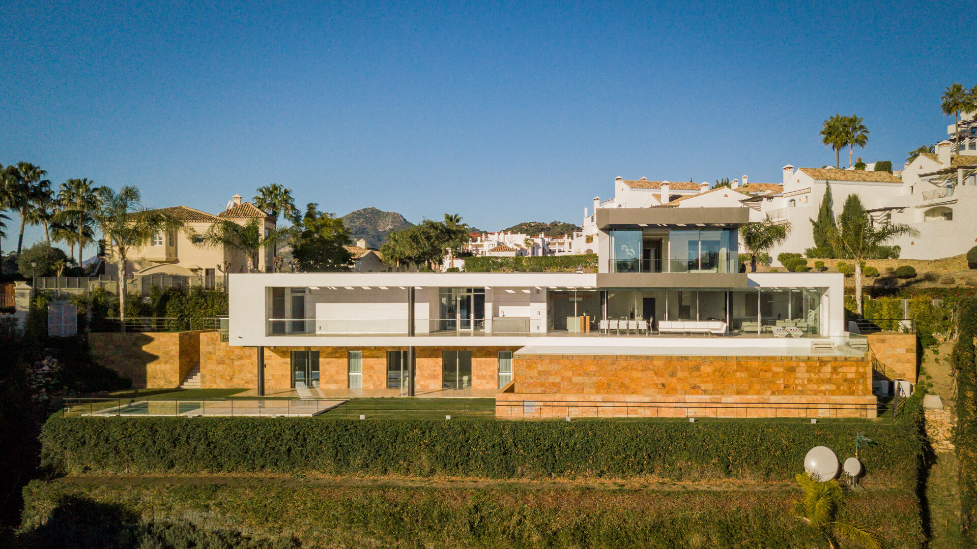 Villa Kasia - Contemporary Villa with Panoramic Sea and Mountain Views for Sale in Los Arqueros, Benahavís