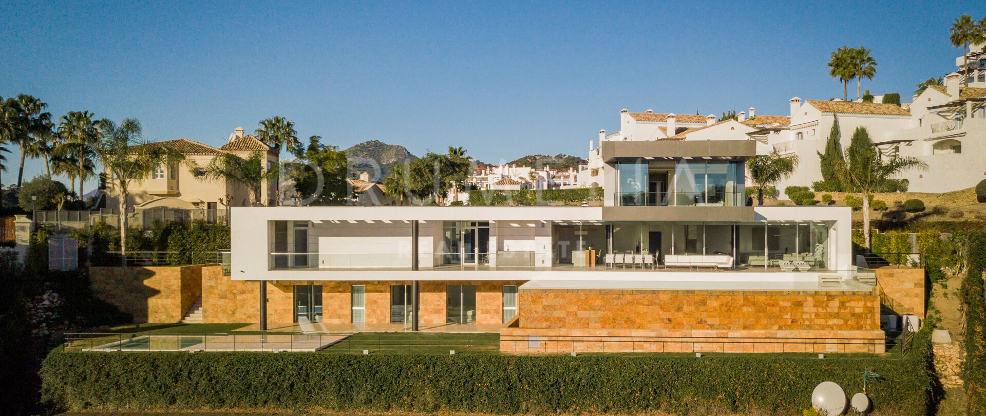 Villa Kasia - Contemporary Villa with Panoramic Sea and Mountain Views for Sale in Los Arqueros, Benahavís