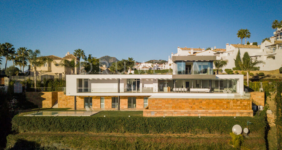 Villa Kasia - Nowoczesna willa z panoramicznym widokiem na morze i góry na sprzedaż w Los Arqueros, Benahavís