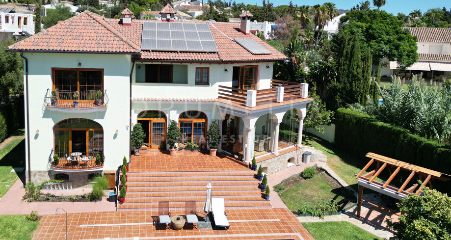 Willa z 6 sypialniami i basenem w El Rosario, Marbella Wschód