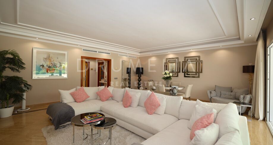 Luxury Apartment in Embrujo de Banús with Large Terrace and Direct Pool Access