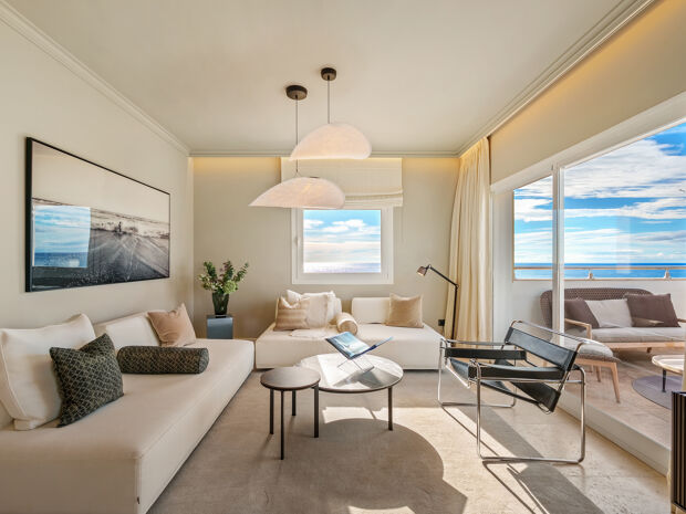 Renovated beachfront apartment in Andalucía del Mar, Puerto Banús