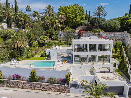 Contemporary Sea-View Villa in Río Real, Marbella