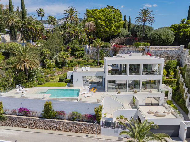 Villa contemporánea con vistas al mar en Río Real, Marbella