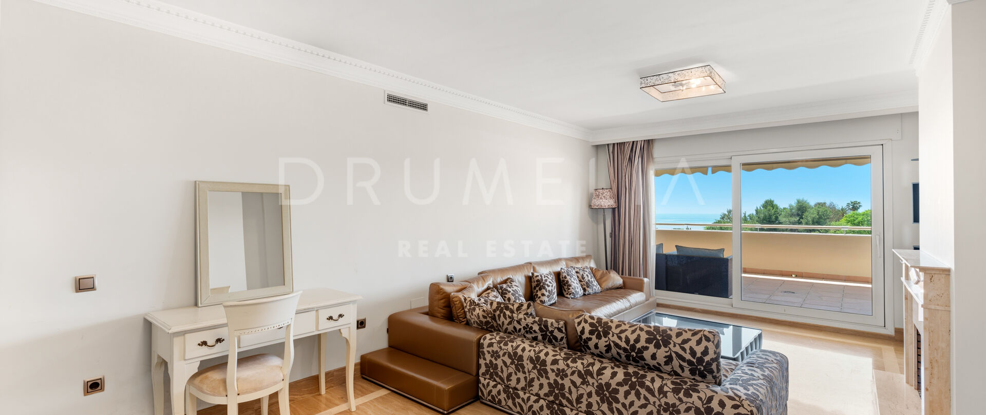 Exclusive modern apartment in Balcones de Sierra Blanca - Panoramic sea and mountain views in one of Marbella's most prestigious areas