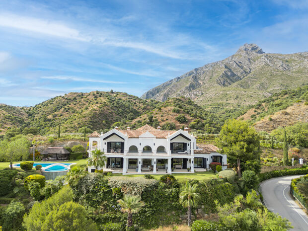 Preciosa villa con vistas a la montaña y al mar en una comunidad cerrada y segura