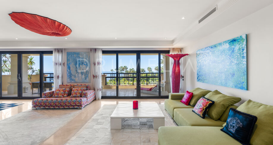 Appartement aan het strand met zeezicht in Laguna de Banús