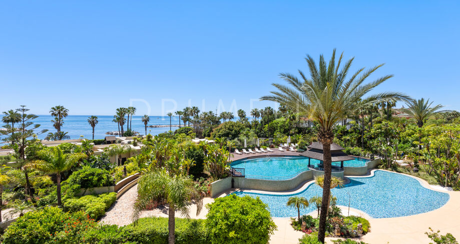 Appartement aan het strand met zeezicht in Laguna de Banús