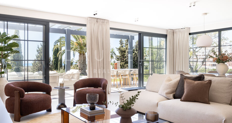 Stunning fully renovated villa in El Paraíso Alto - Contemporary Mediterranean design with panoramic sea and Gibraltar views