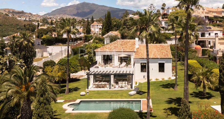Stunning fully renovated villa in El Paraíso Alto - Contemporary Mediterranean design with panoramic sea and Gibraltar views