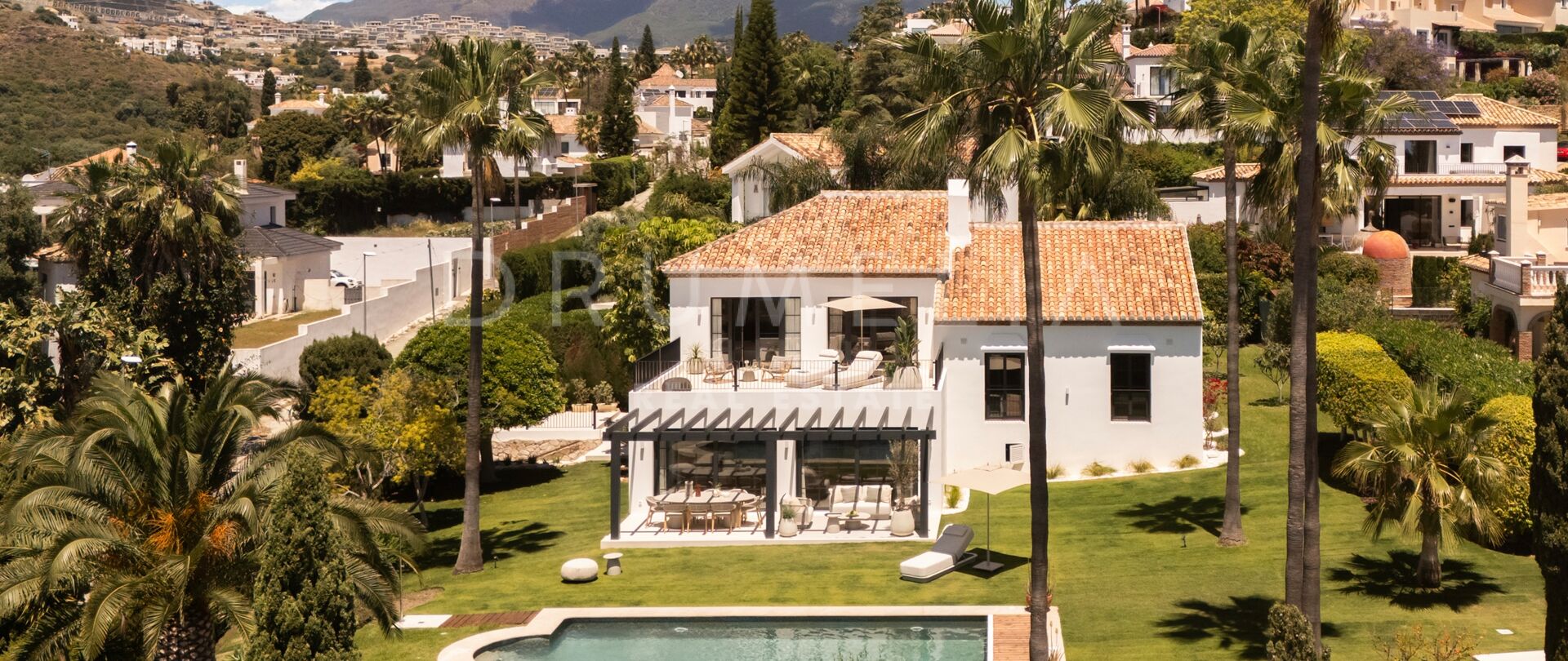 Stunning fully renovated villa in El Paraíso Alto - Contemporary Mediterranean design with panoramic sea and Gibraltar views