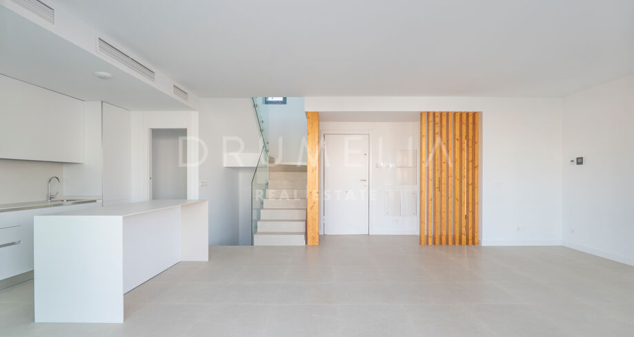 Modern semi-detached villa with pool in Atalaya
