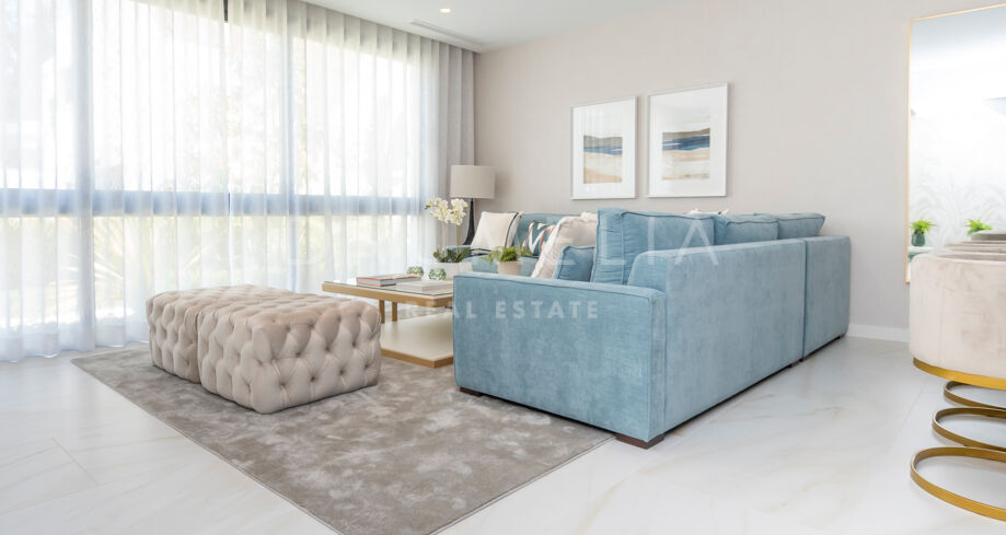 Sophisticated 3-bedroom townhouse in Los Naranjos, Nueva Andalucía