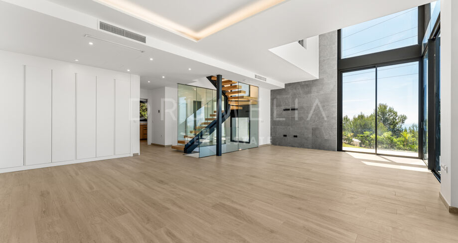 Luxury semi-detached home with rooftop pool and sea views, Río Real, Marbella