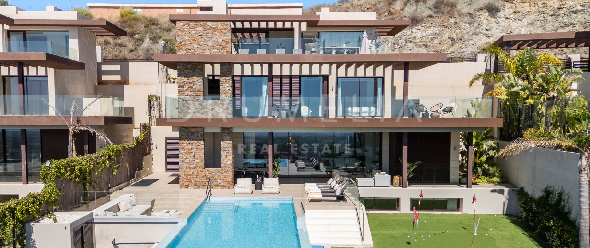Modern villa with rooftop solarium in La Alquería, Benahavís