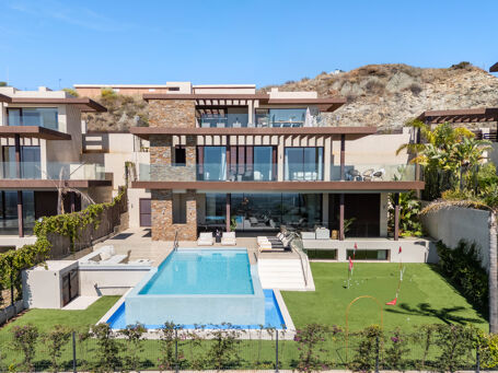 Moderne villa met dakterras in La Alquería, Benahavís