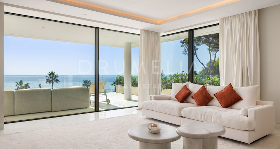 Emare Azure – Exclusivo apartamento en primera línea de playa con vistas abiertas al mar en Emare, Estepona