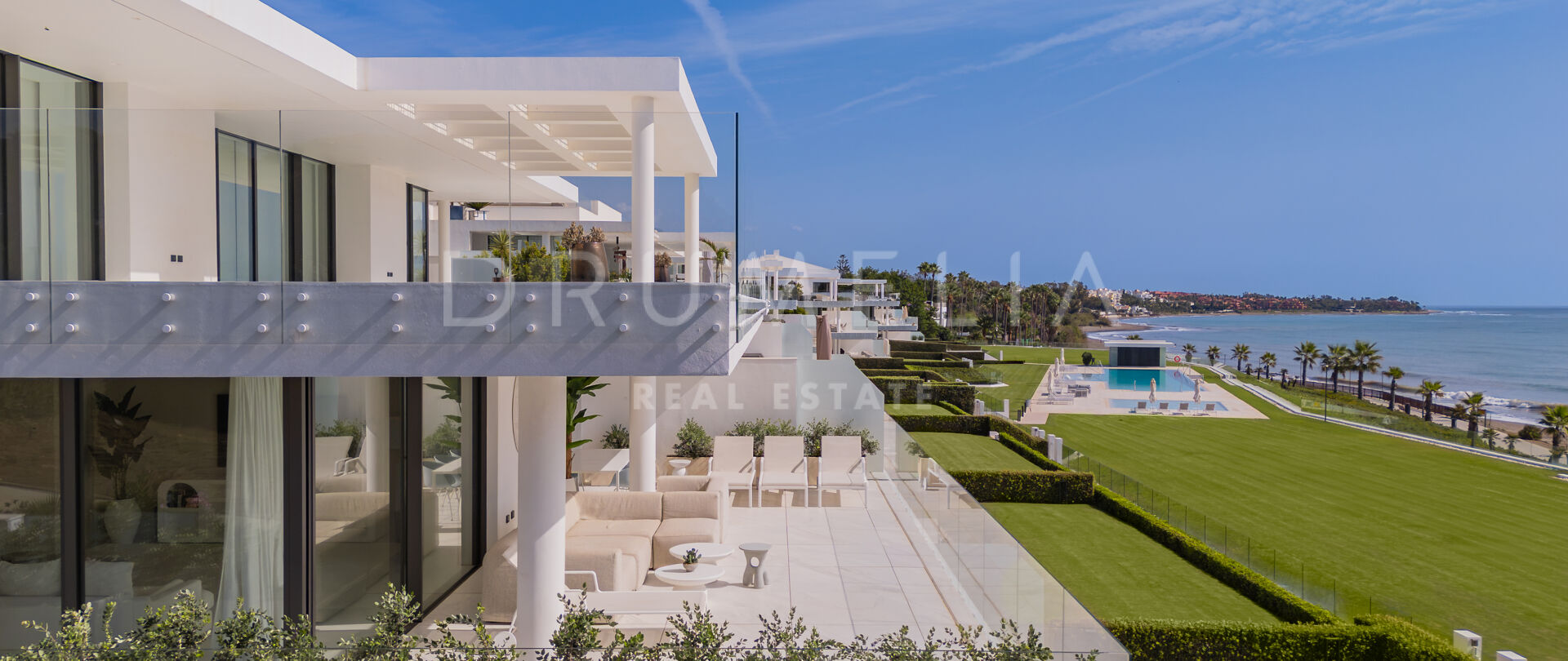 Emare Azure – Appartement exclusif en front de mer avec vue dégagée sur la mer à Emare, Estepona