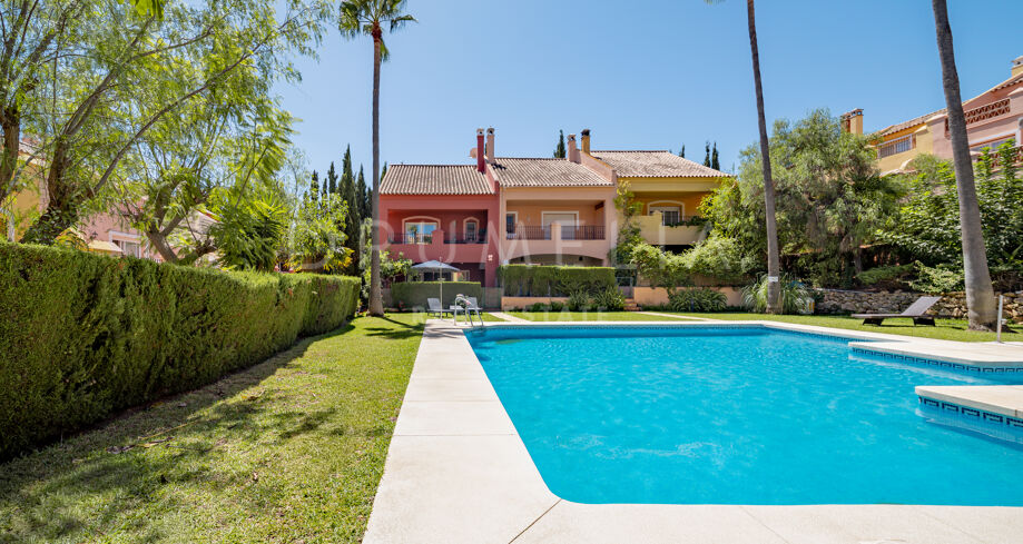Rekkehus i Marbella Golden Mile, nær stranden