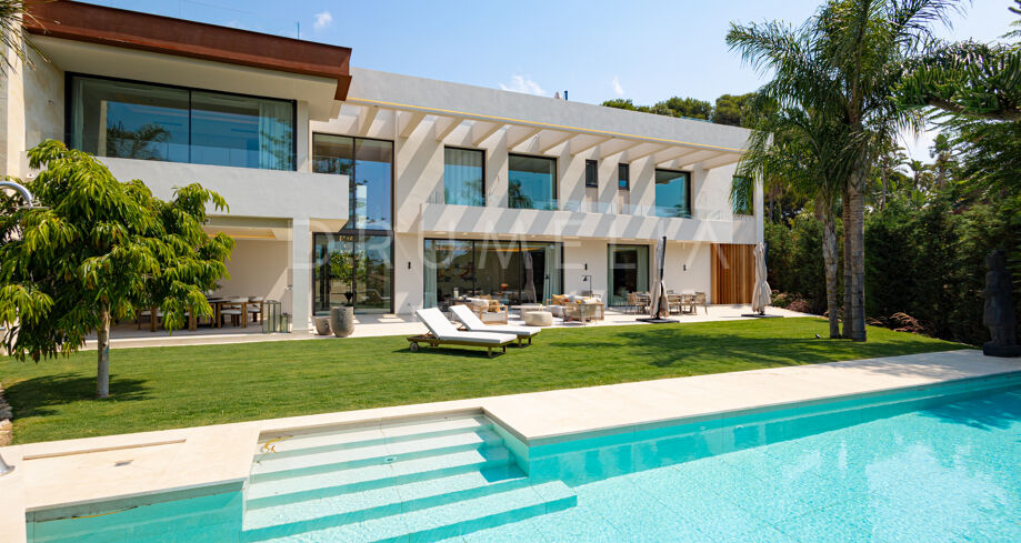 Villa for salg i Los Monteros Playa, Marbella Øst