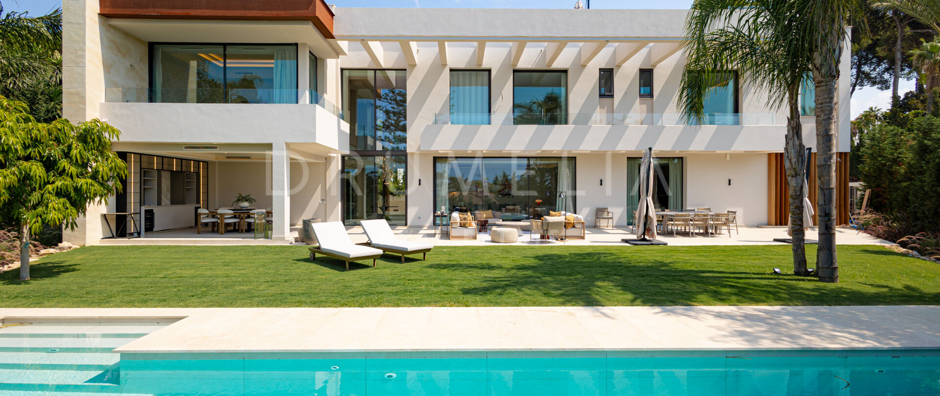 Villa te koop in Los Monteros Playa, Marbella Oost