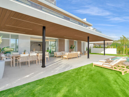 Exceptional 4-Bedroom Residence with Private Pool in Santa Clara Homes