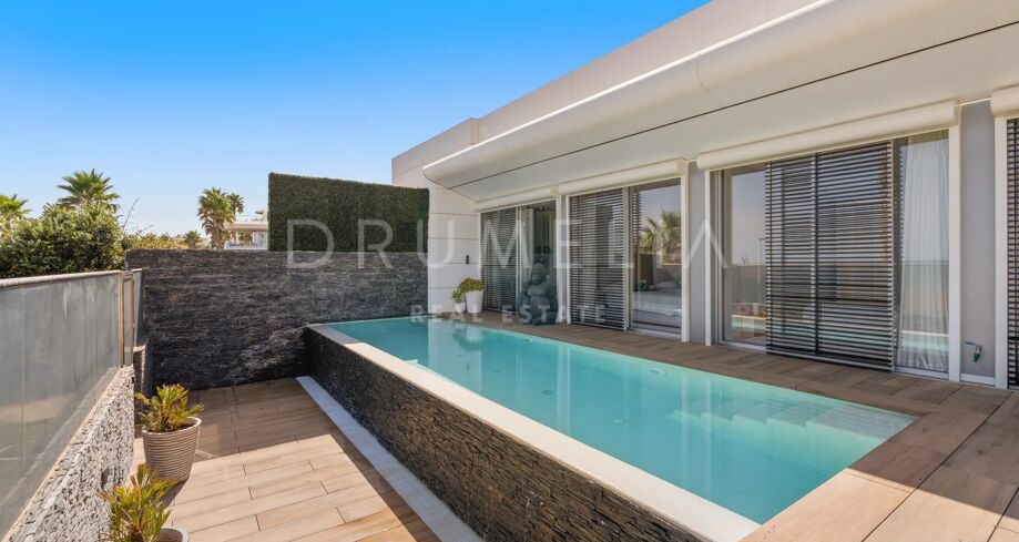 Spectaculaire villa aan de eerste lijn van het strand in Estepona