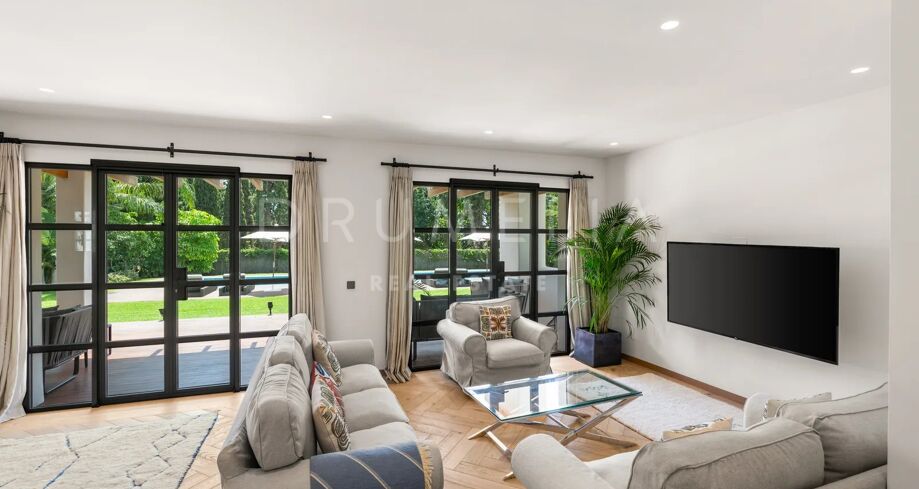 Villa 4 chambres avec piscine et vue sur la montagne en location longue duree a Nagueles, Golden Mile