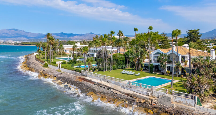 Klassisk andalusisk strandvilla i Casasola, øst i Estepona