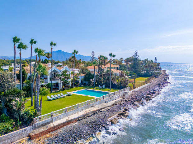 Klassisk andalusisk strandvilla i Casasola, östra Estepona