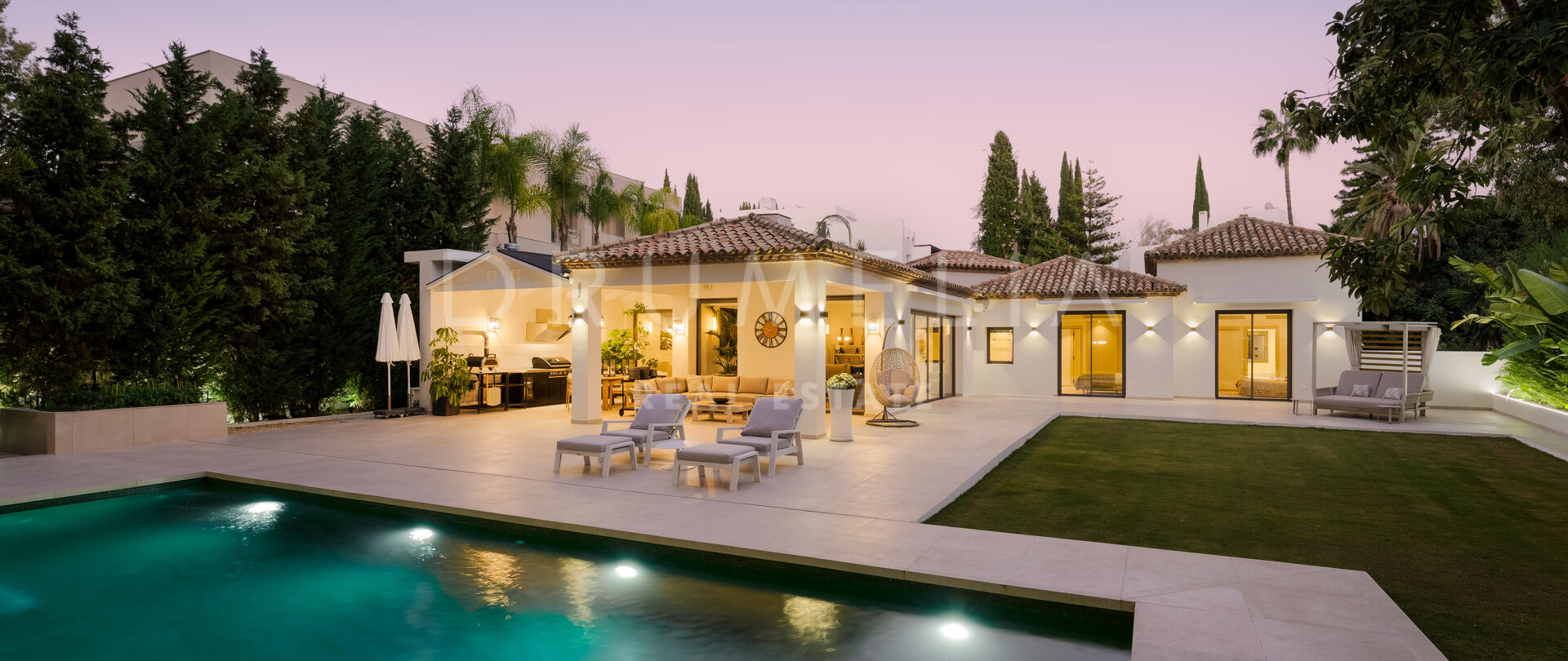 Lyxvilla att hyra i Nueva Andalucía med trädgård och pool