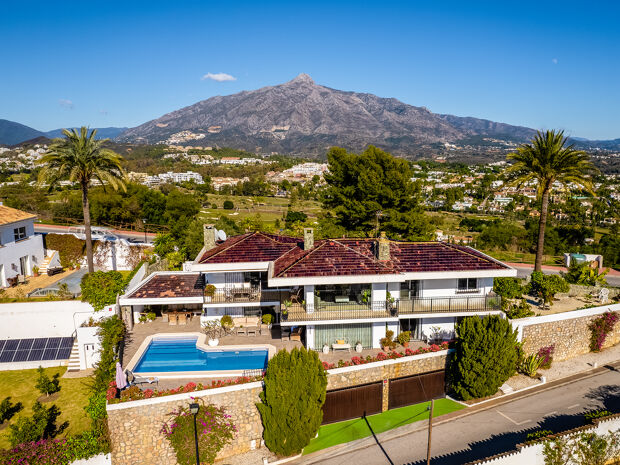 Villa med panoramautsikt over havet i Nueva Andalucía