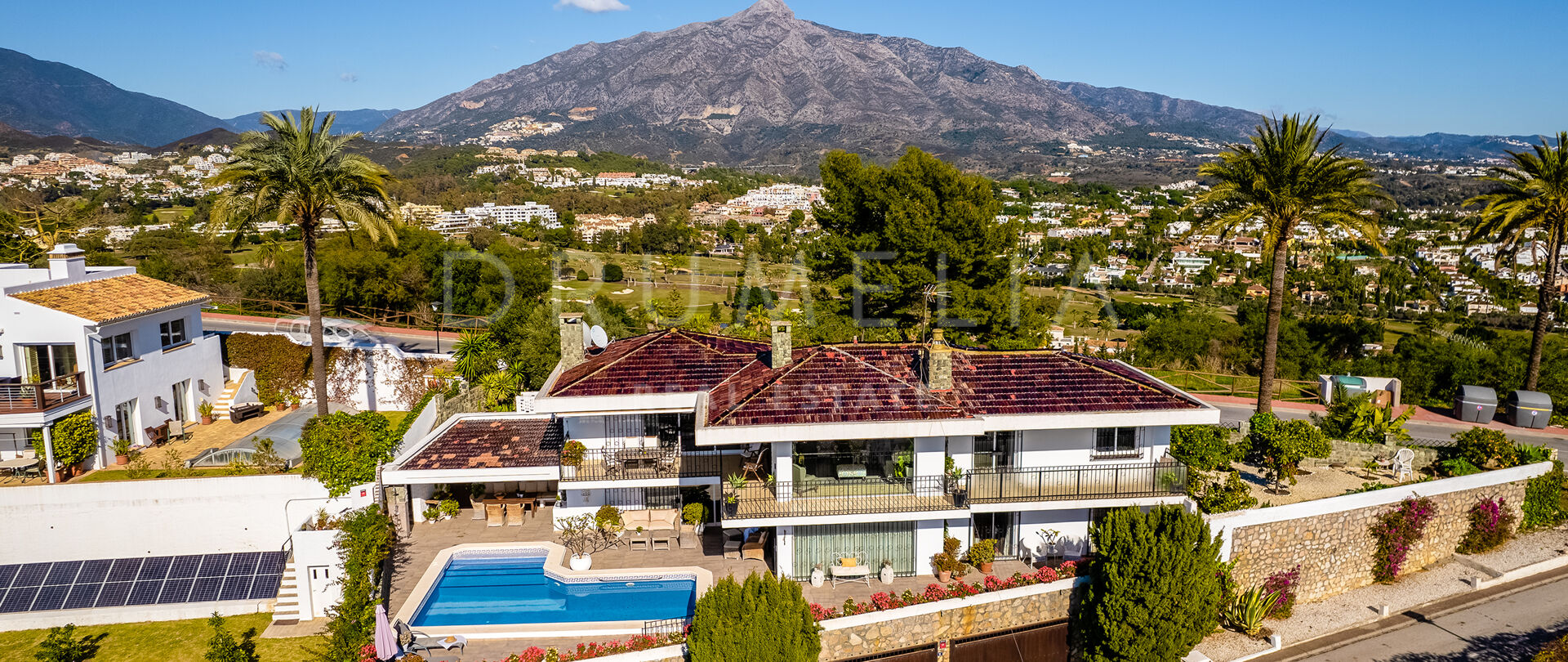 Villa mit Panoramameerblick in Nueva Andalucía