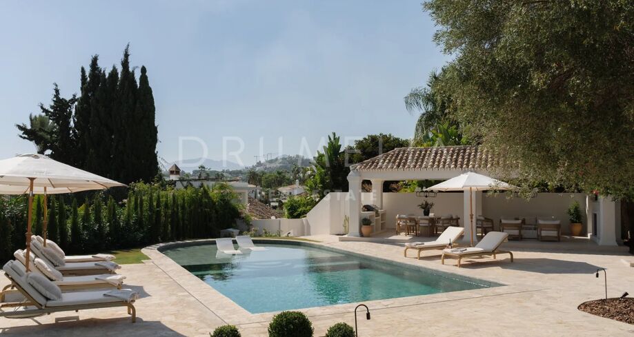 Renovierte Villa auf einem Doppelgrundstück in Nueva Andalucía