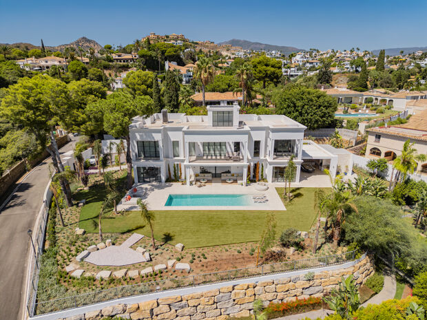 Modern villa med havsutsikt i El Paraíso, Benahavís
