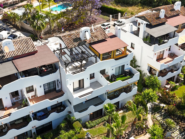 Radhus i Nagüeles, Marbella, med takterrass och jacuzzi