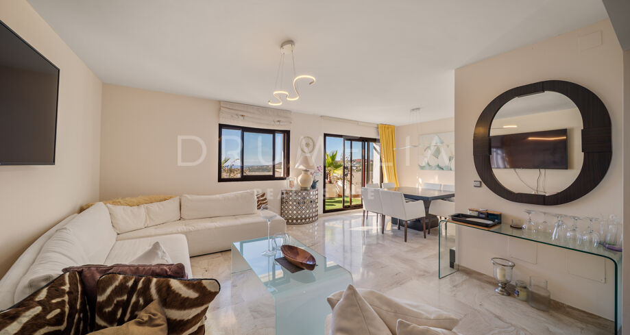Takvåning med panoramautsikt över havet i Casares
