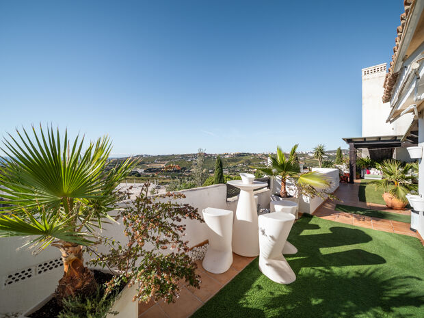 Takvåning med panoramautsikt över havet i Casares